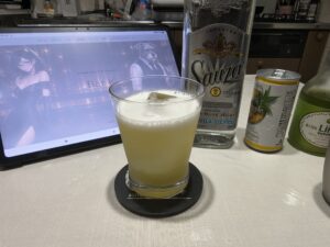 ロックグラスに注いだマタドール（2026.06.07 初調製・サウザ シルバー使用）